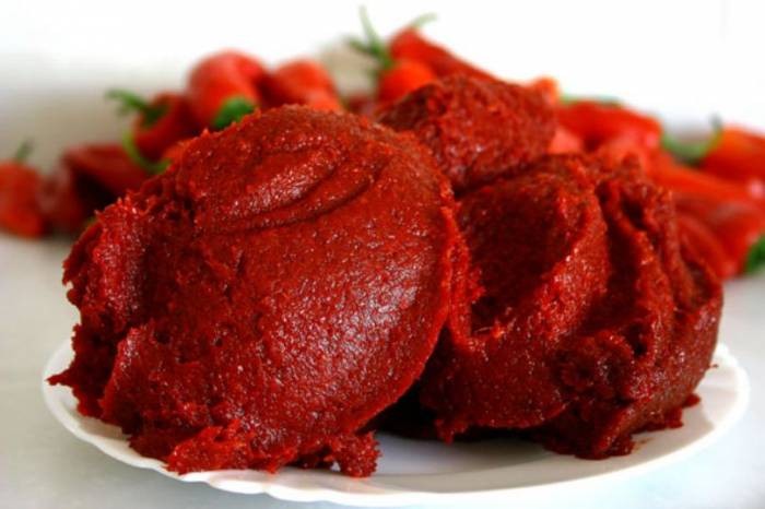 Acısız Biber Salçası (Ev Yapımı) – Hatay Tadında
